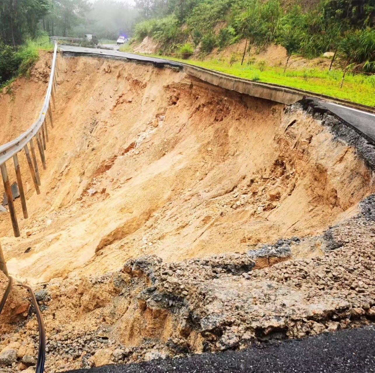 暴雨致武隆多个乡镇农作物受灾、道路中断