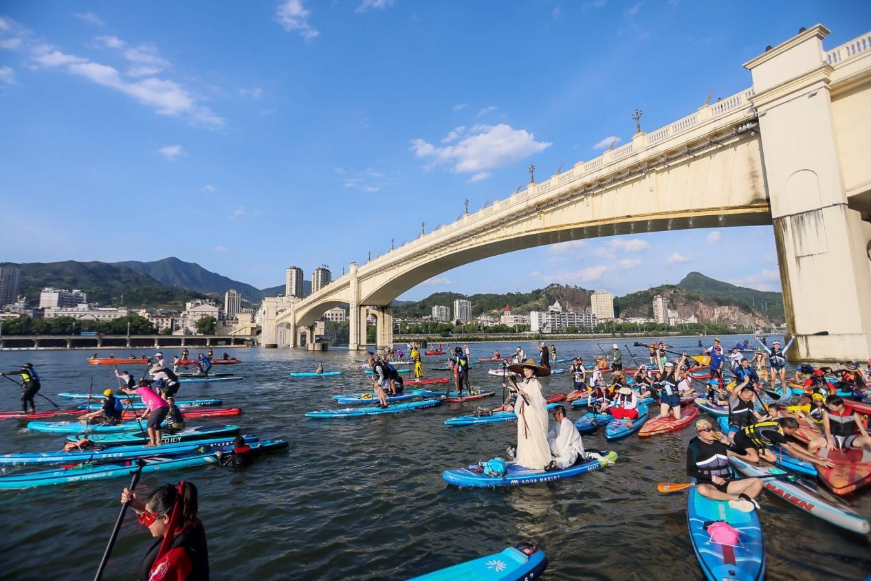  带上桨板，嗨爆青田！  Coser集体玩转2023侨乡青田国际桨板盛装巡游节！