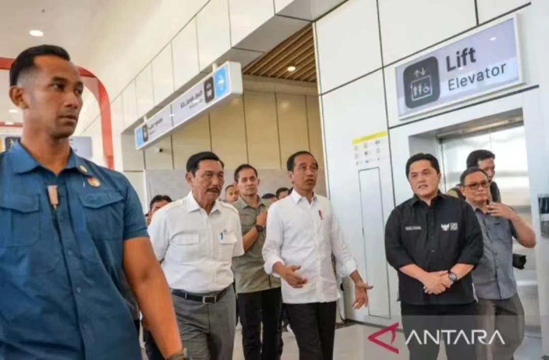 【快意电梯】印尼总统首次试乘雅万高铁和快意电梯，体验中国速度！