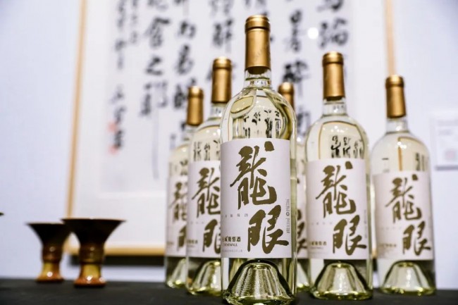 葡萄酒哪个品牌比较好：长城葡萄酒成为吴雪书法生活艺术展亮点