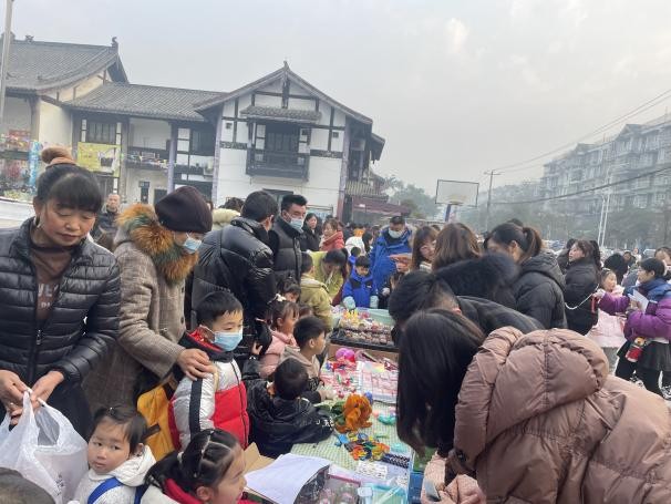 金泉街道淳风桥社区 ， “童善共聚 跨越新喜”公益市集元旦游园会