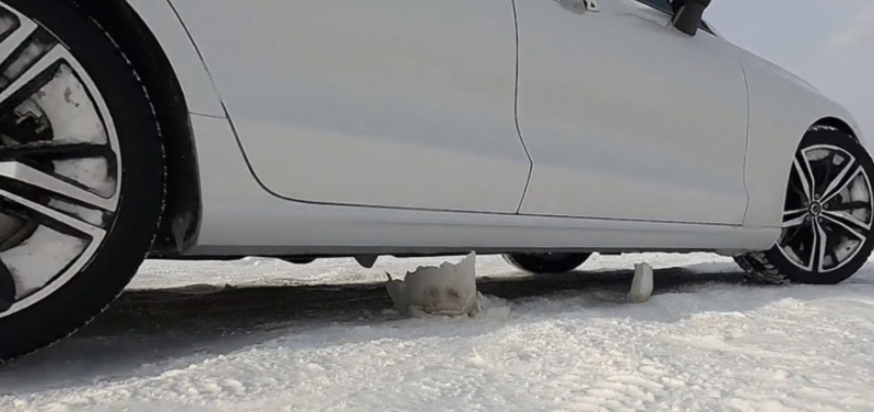 北欧豪华品牌沃尔沃S60在冰雪路面表现卓越