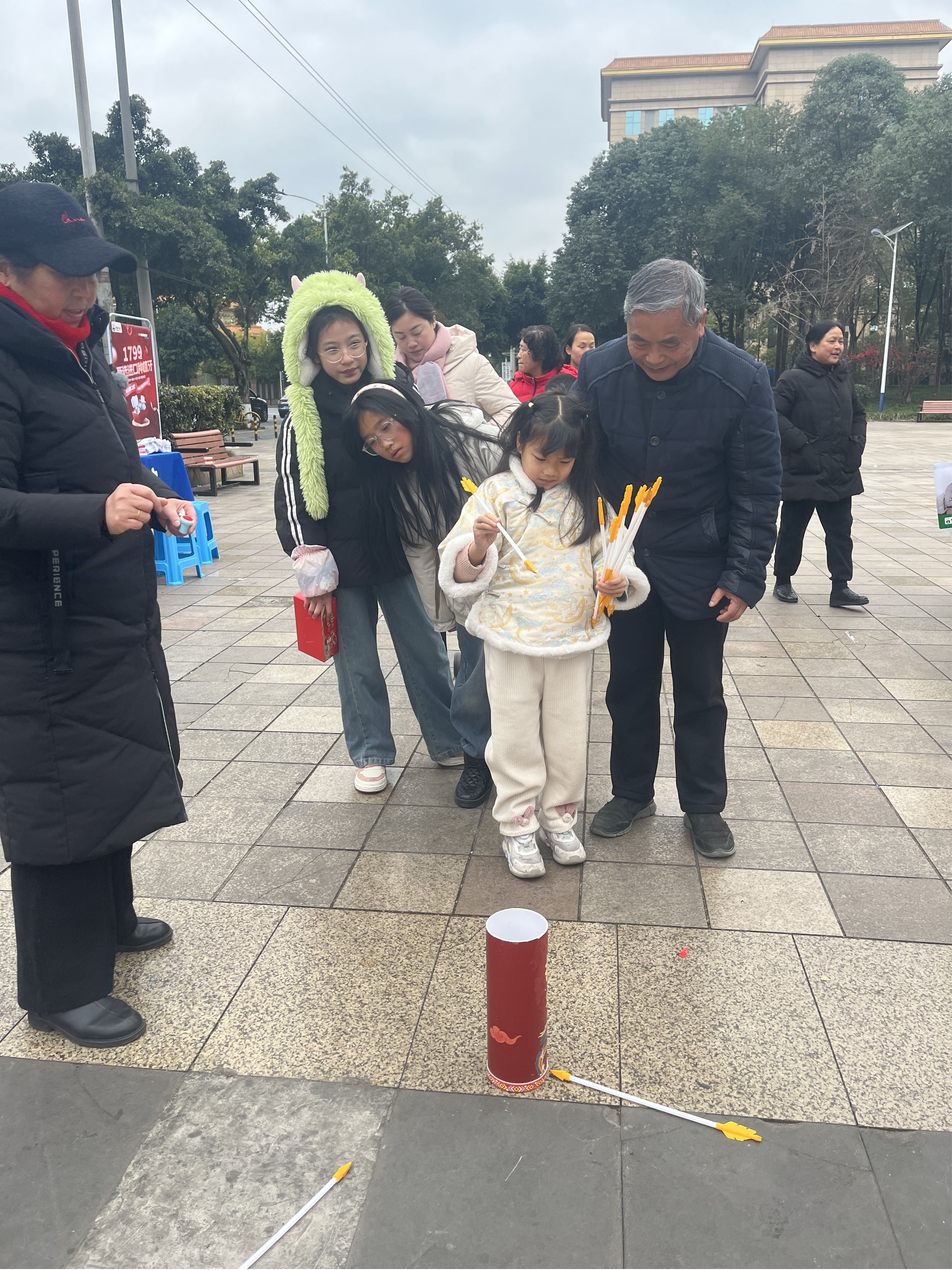 潮音社区“良辰美景·潮话团圆”元宵邻里节游园活动今早暖心结束