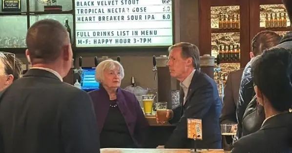 爱喝啤酒的德国总理舒尔茨来重庆，为什么没请他喝一杯老山城？
