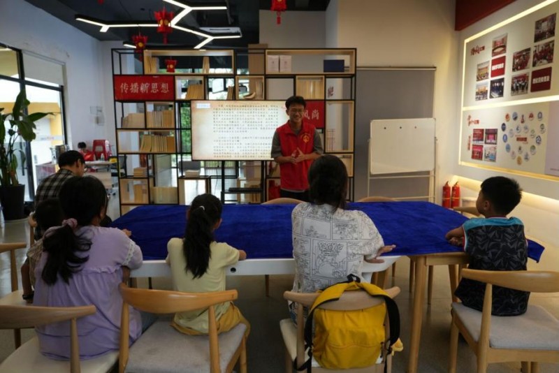 “悦觅书海路，共建书香屋”  ——南京师范大学学生开展公共阅读空间调研实践活动(图2)