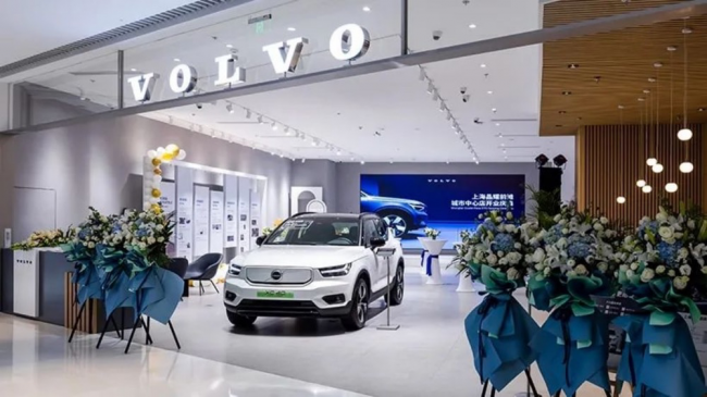 沃尔沃 刘鹏在上海国际汽车工业展览会上介绍沃尔沃XC60的亮点