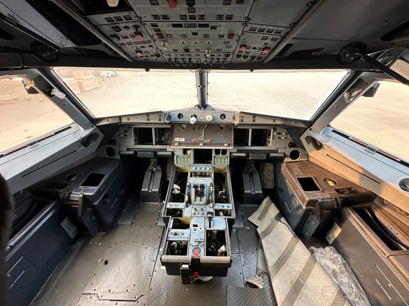 图丨拆解后的飞机驾驶舱全景本次整机拆解历时24天,总共完成1500余件